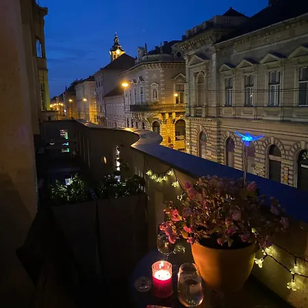 Schaeffer Palace Apartman *