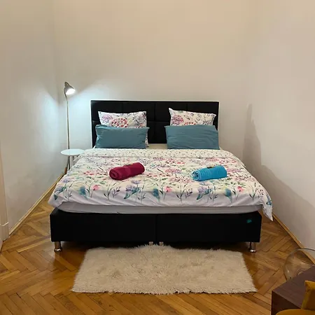 Schaeffer Palace Apartman *